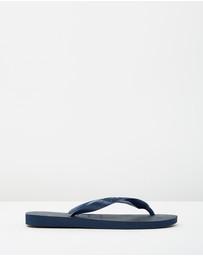 With the wide range of Havaianas collections The Iconic brings you the ultra-high quality of Havaianas with top rubber formula that makes the footwear light and very solid. There are many knock-offs in the market place, but Havaianas customers know that there is no substitute for the authentic comfort and quality.