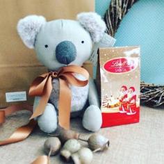 Aussie Festive Hugs is a cute combination of Keith the Koala soft toy and some festive chocolates 