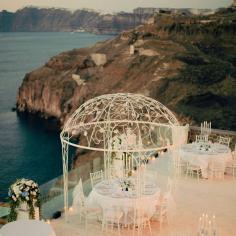 There's no prettier setting than this! This couple chose a reception venue overlooking the Aegean sea in Santorini, Greece. Photo: Anna Roussos/ The Knot Blog