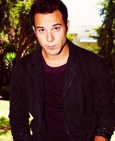 Skylar Astin.