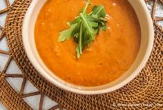 Slow Cooker Creamy Chipotle Tomato Soup for just 162 calories and 4 PointsPlus per 1.5 cups - made with cream cheese and chiptole peppers