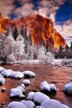 Winter in Yosemite National Park, California - Check out Travel Pinspiration on our blog: www.ytravelblog.c...