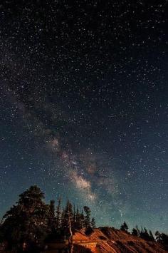 Night views at Bryce Canyon / via Leo Druker