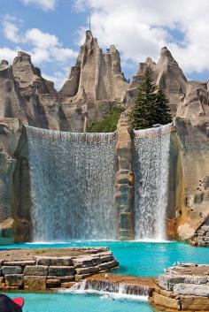 Wonder Mountain - Themepark Canada's Wonderland - Toronto - by Simon Chambers