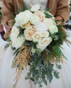 Winter bouquet perfection. Photo: Lauren Fair photography // Featured: The Knot Blog