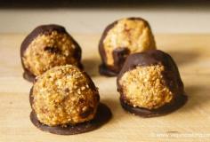 Almond Date & Chocolate Energy Balls