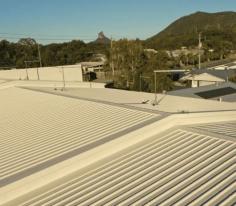 Roof Response has over 25 years of experience providing roof repairs and replacements on the Sunshine Coast. We serve residential and small business clients, ensuring their roofs are watertight. Our team specialises in working with all metal roofing materials and can fix your issues quickly and affordably. Cracks and leaks can cause severe damage to your roof cavity, ceiling, interior walls, and electrical systems. For this reason, calling a roofing expert at the first sign of damage is essential.