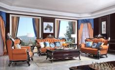 805 HANDCRAFTED SOLID WOOD LEATHER LOUNGE SUITE

Boden Handcrafted Leather Lounge Suite- 

3PC hand crafted classical leather lounge suite. 3 seater +2 seater + single seater. 

Leatherette backing

Model: 805