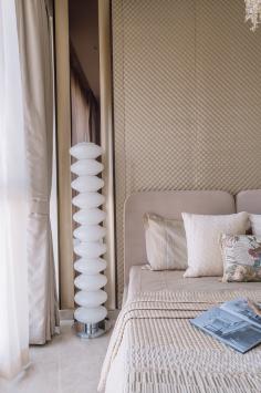 The Ivory House, a 1,750 sq. ft. Pune apartment designed by The Arch Studio under Siddhina Sakla, reconfigures a standard three-bedroom layout into a more open, connected living environment. By removing the kitchen wall and introducing a breakfast counter, the design creates visual continuity across living, dining, and cooking spaces. Neoclassical mouldings, marble flooring, bronze mirrors, and a Desert Palm base palette establish material cohesion throughout. Blending spatial restructuring with layered surface detailing, the project enhances usability without altering the original footprint.